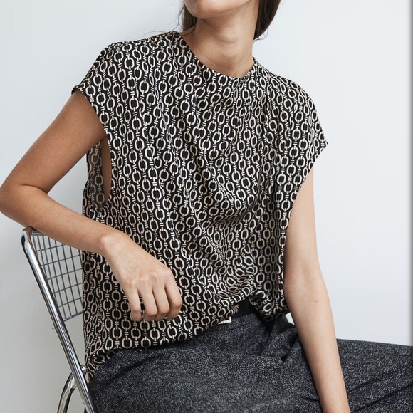 H&M Tops - H&M Black and Cream Geometric Blouse